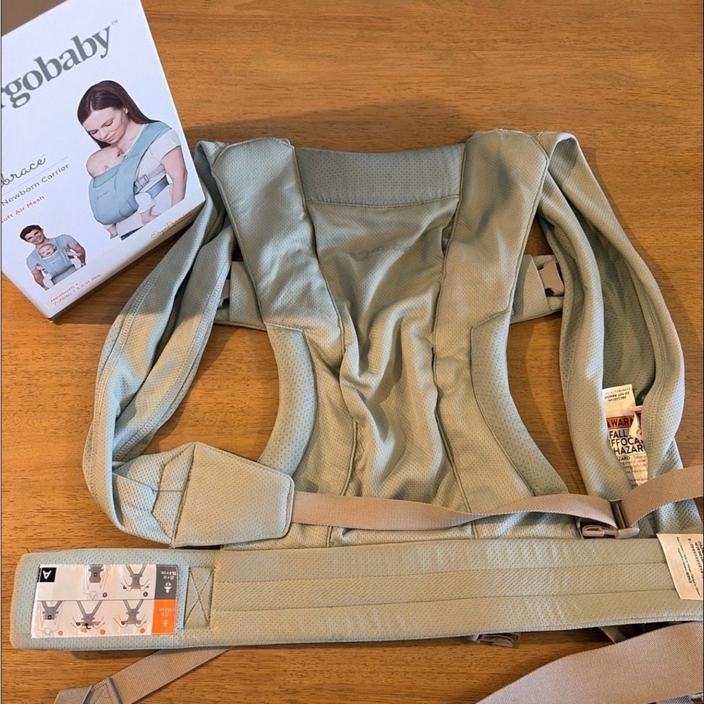 Ergobaby embrace Carrier in Soft Green